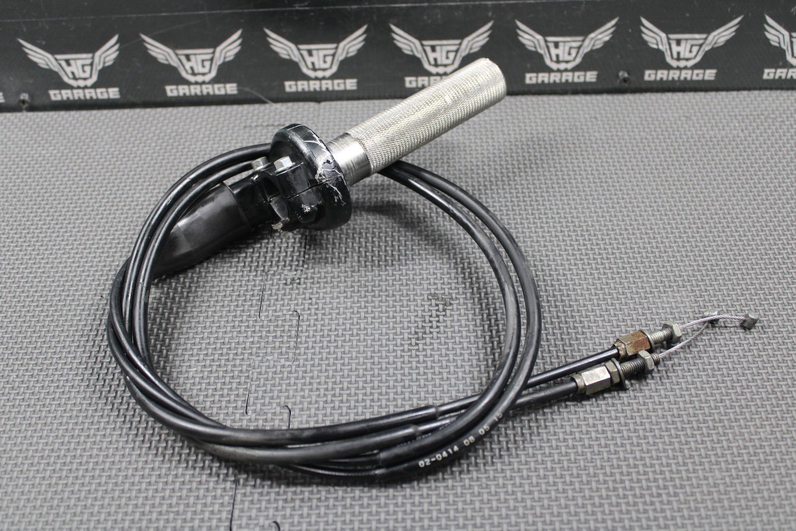 2008 07 - 09 HONDA CRF250R OEM RIGHT THROTTLE HOUSING ALUMINUM TUBE CABLES GOOD - hggarage