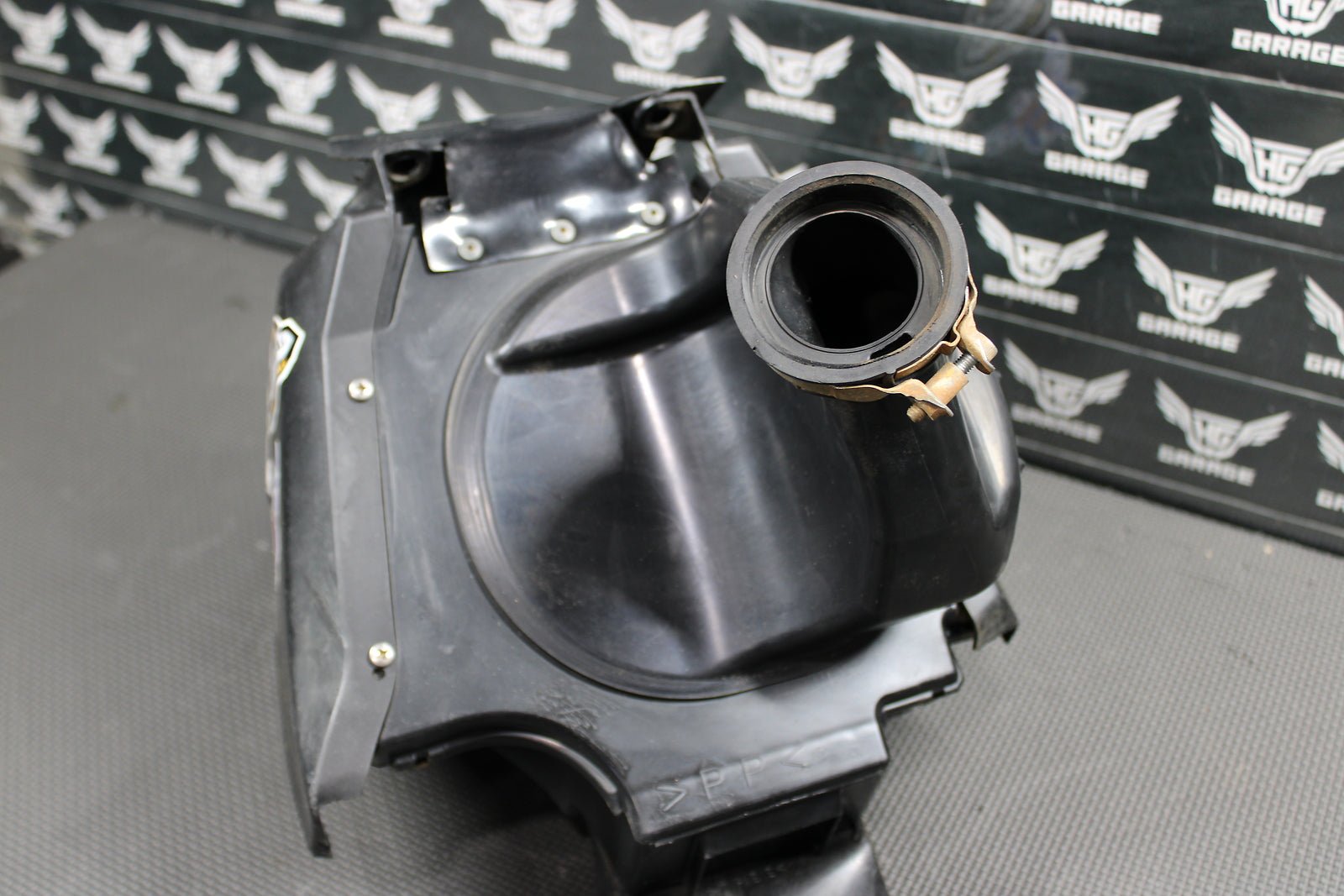 2009 YAMAHA YZ450F OEM AIRBOX INTAKE AIR CLEANER CASE 2S2 - 14401 - 70 - 00 - hggarage