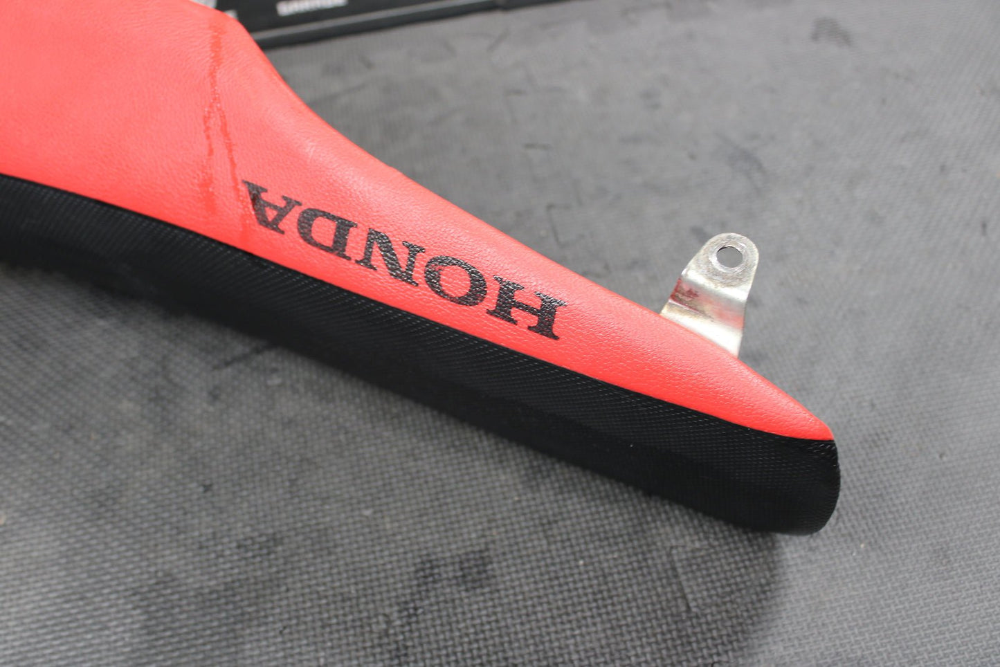 2006 HONDA CRF250R OEM SEAT SADDLE 77100 - KRN - A01 - hggarage