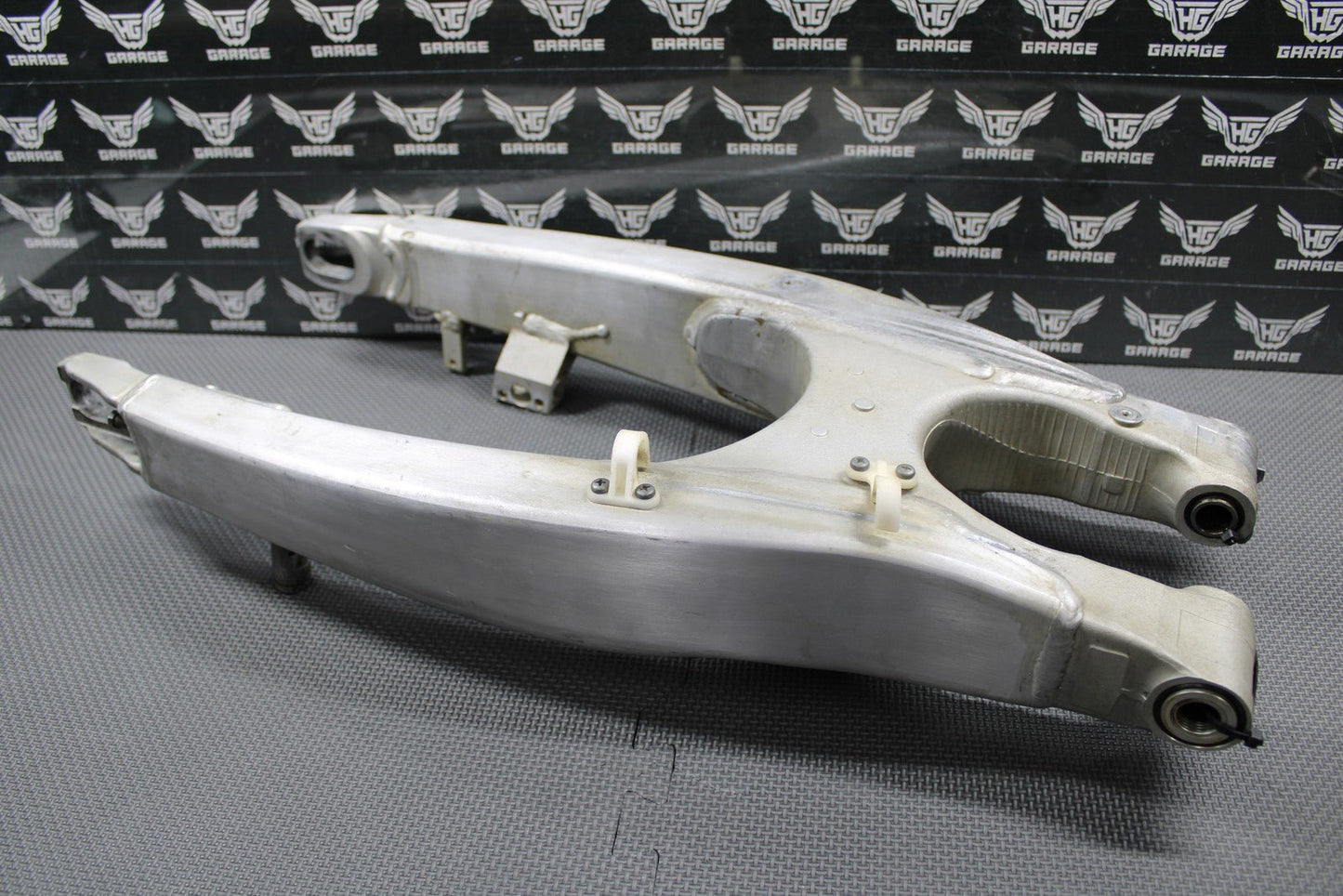 2020 YAMAHA YZ250F YZ250FX YZ450F OEM SWINGARM SWING ARM BR9 - 22110 - 00 - 00 GOOD - hggarage