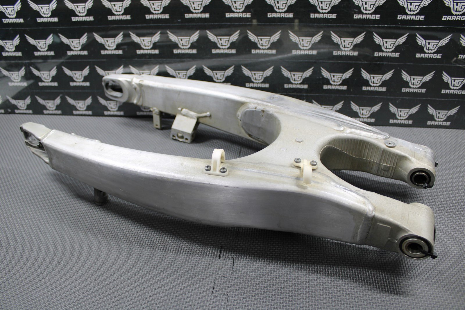 2020 YAMAHA YZ250F YZ250FX YZ450F OEM SWINGARM SWING ARM BR9 - 22110 - 00 - 00 GOOD - hggarage