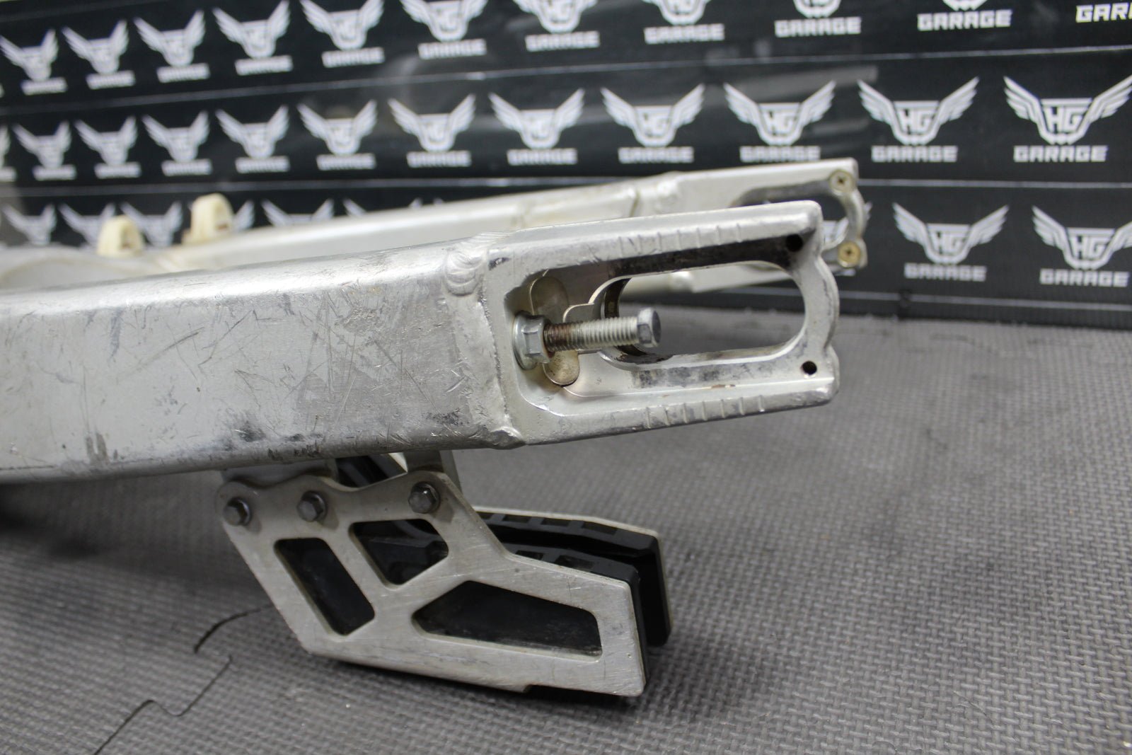2005 2006 SUZUKI RMZ250 OEM SWINGARM SWING REAR ARM SUSPENSION KK330 - 01005 - 7CE - hggarage