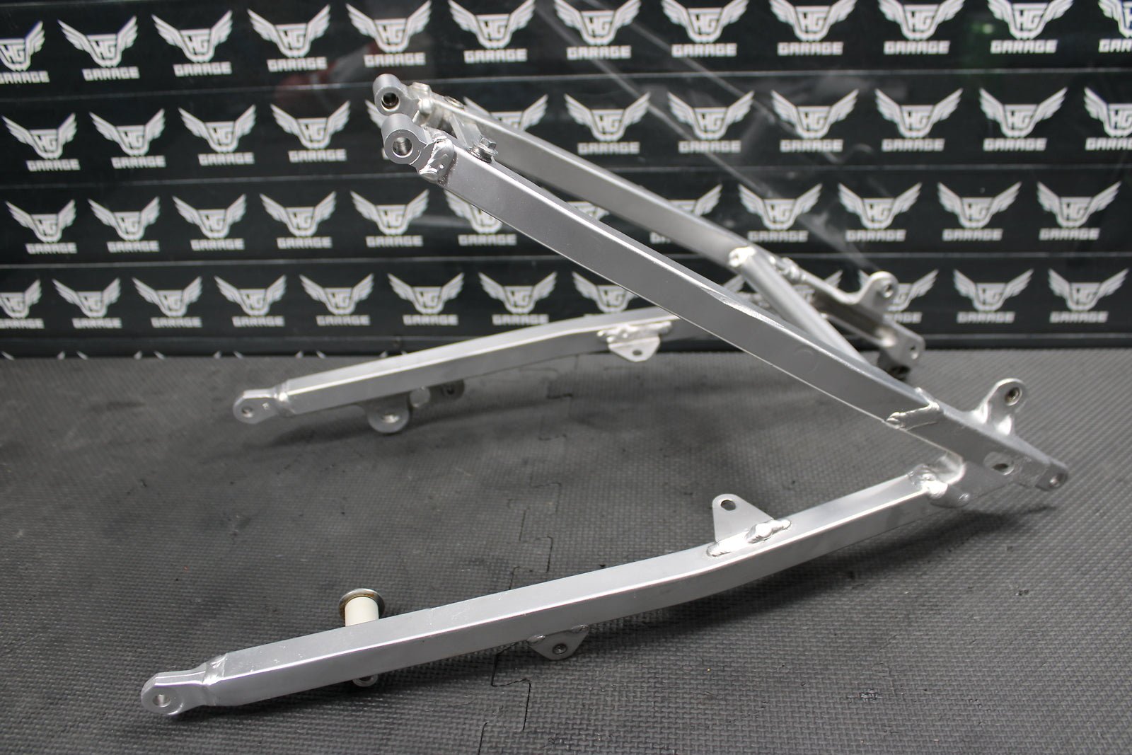 2009 Yamaha YZ450F OEM Rear Back Sub Frame Subframe Seat Rail 5XC - 21190 - L0 - 00 - hggarage