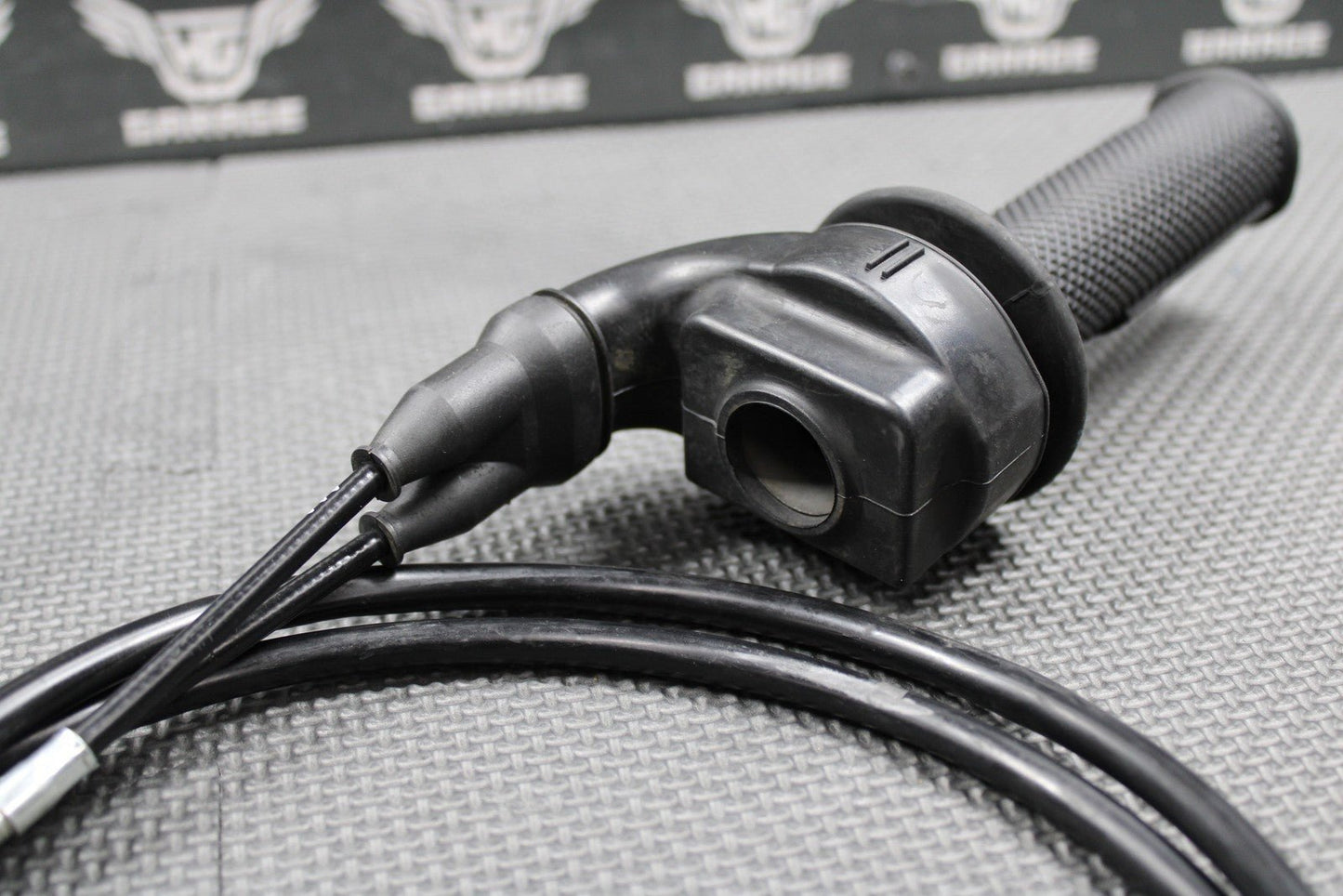 2022 KAWASAKI 21 - 22 KX250 KX250X OEM TWIST THROTTLE HOUSING TUBE CABLES GOOD! - hggarage