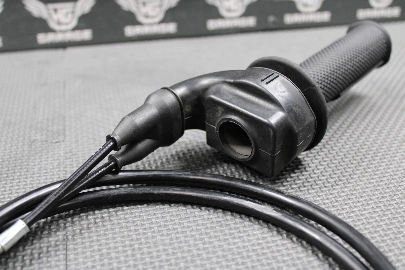 2022 KAWASAKI 21 - 22 KX250 KX250X OEM TWIST THROTTLE HOUSING TUBE CABLES GOOD! - hggarage