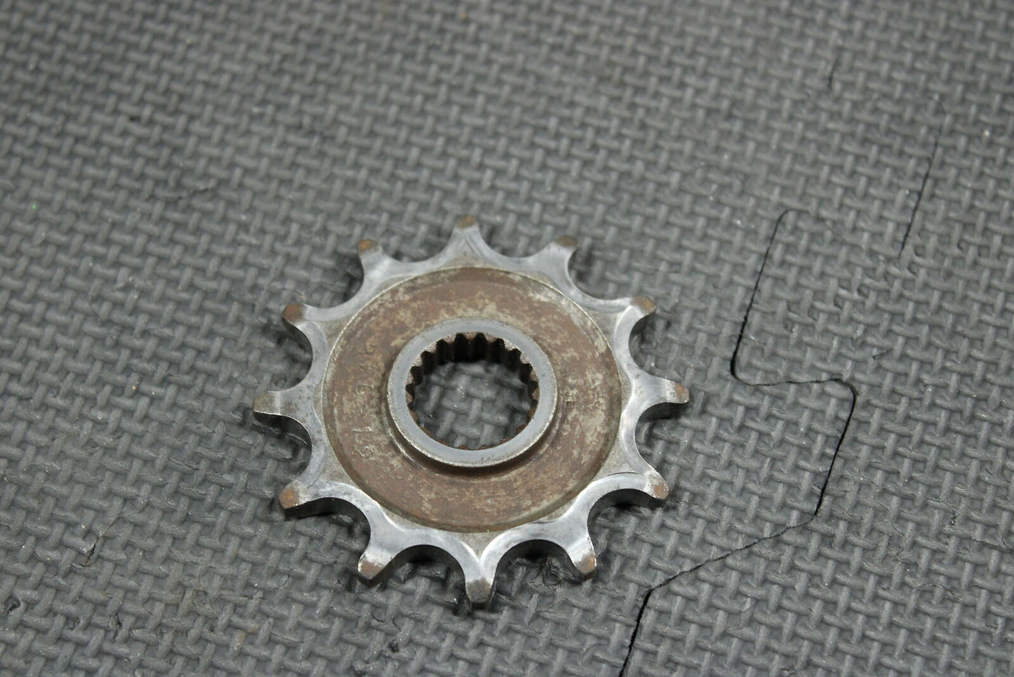 1997 HONDA CR125R OEM MOTOR ENGINE FRONT SPROCKET COVER 23810-KZ4-620