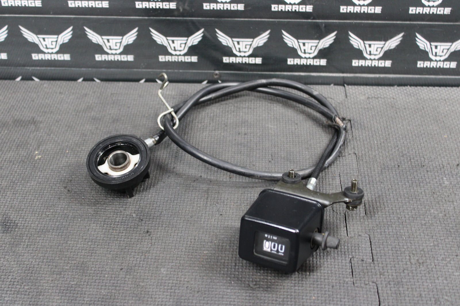 2004 SUZUKI DRZ250 OEM TRIP METER DRIVE GEAR HUB WITH CABLE ASSEMBLY 34721 - 05D20 - hggarage
