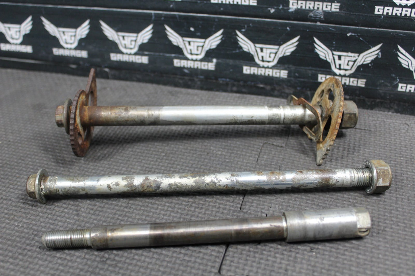 1990 HONDA XR200R OEM FRONT WHEEL RIM AXLE PIVOT BOLT 44301 - KK0 - 770 - hggarage
