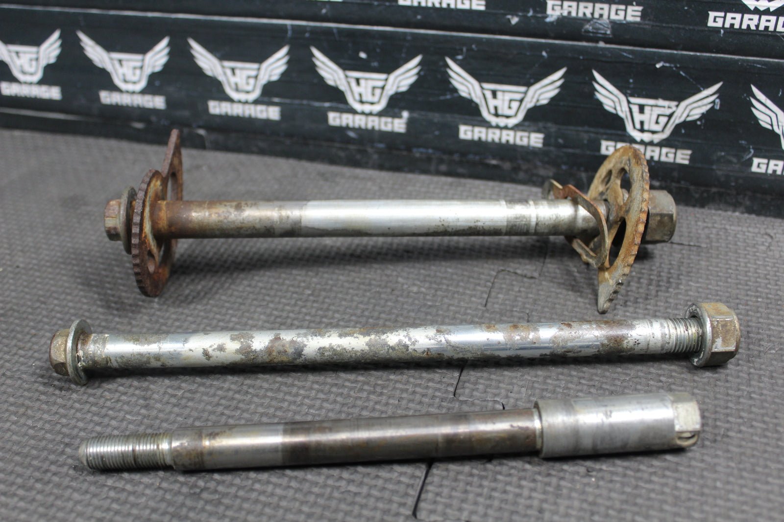 1990 HONDA XR200R OEM FRONT WHEEL RIM AXLE PIVOT BOLT 44301 - KK0 - 770 - hggarage