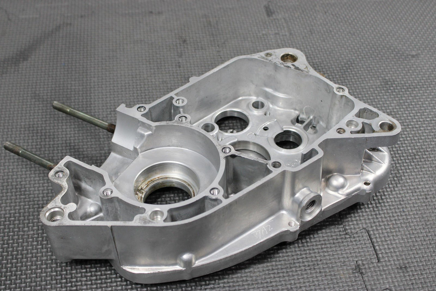 1997 YAMAHA RT100 OEM RIGHT ENGINE MOTOR CRANKCASE CRANK CASE BLOCK - hggarage