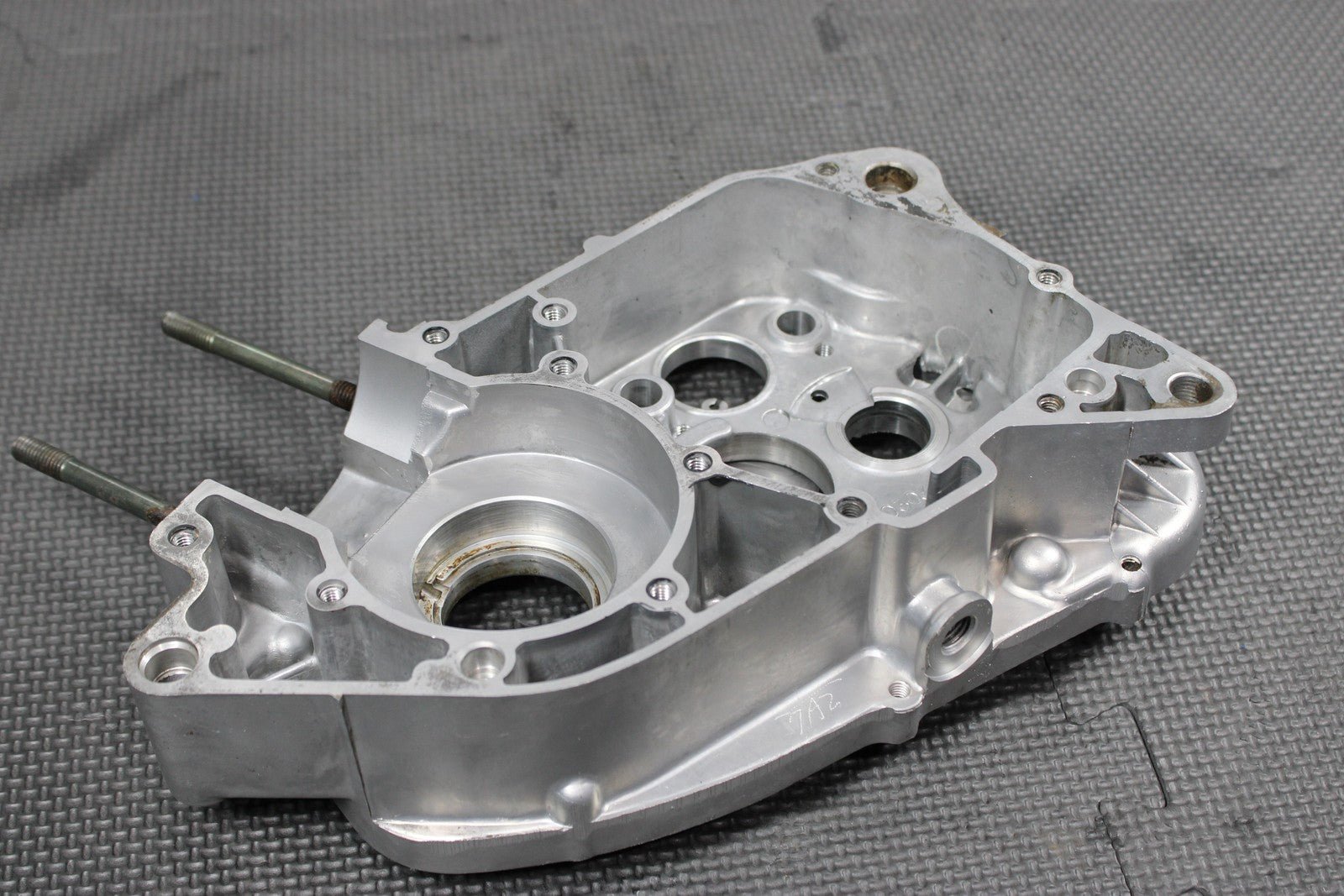 1997 YAMAHA RT100 OEM RIGHT ENGINE MOTOR CRANKCASE CRANK CASE BLOCK - hggarage