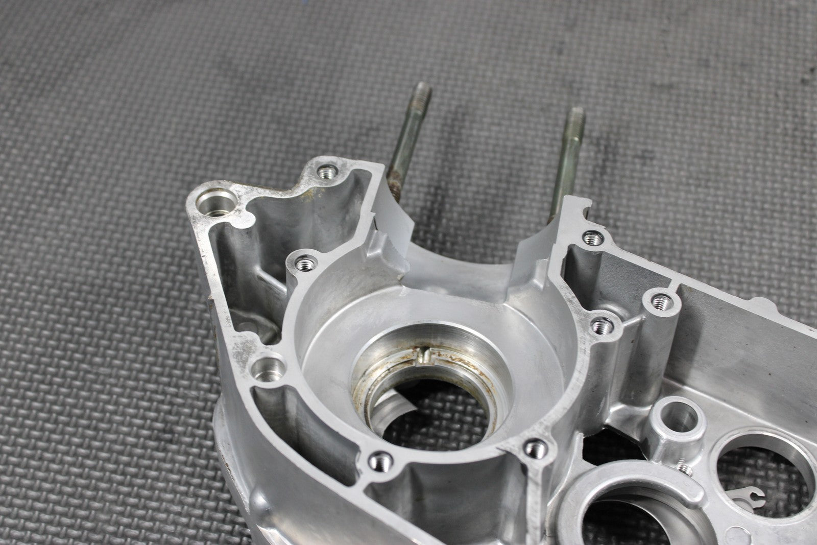 1997 YAMAHA RT100 OEM RIGHT ENGINE MOTOR CRANKCASE CRANK CASE BLOCK - hggarage