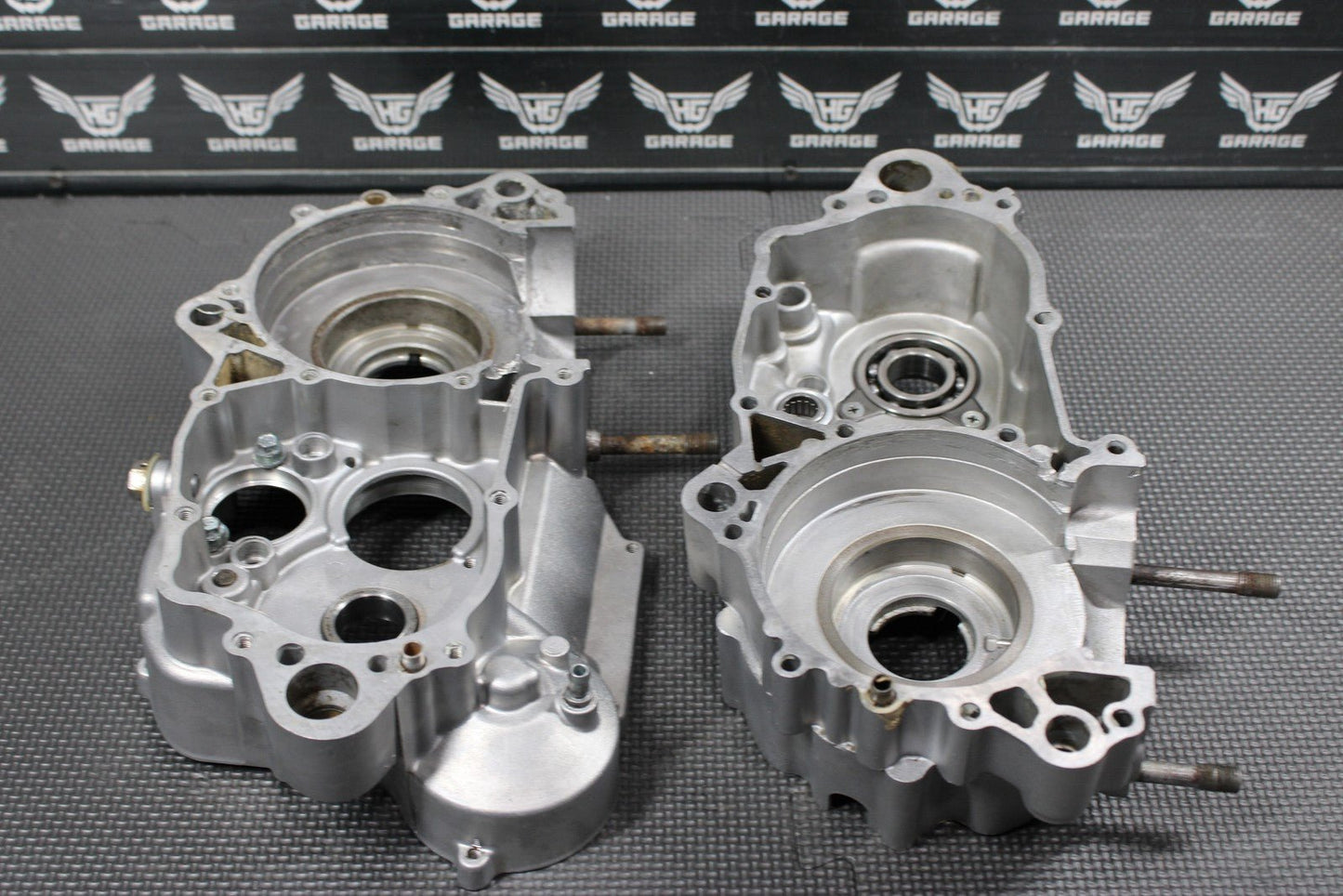 1997 97 - 99 KAWASAKI KX250 LEFT RIGHT ENGINE CRANKCASE CRANK CASES BLOCK NEED WOR - hggarage