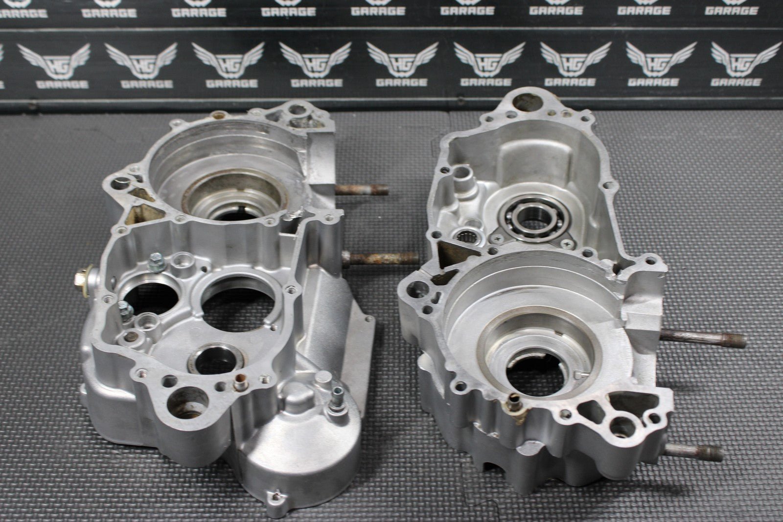 1997 97 - 99 KAWASAKI KX250 LEFT RIGHT ENGINE CRANKCASE CRANK CASES BLOCK NEED WOR - hggarage