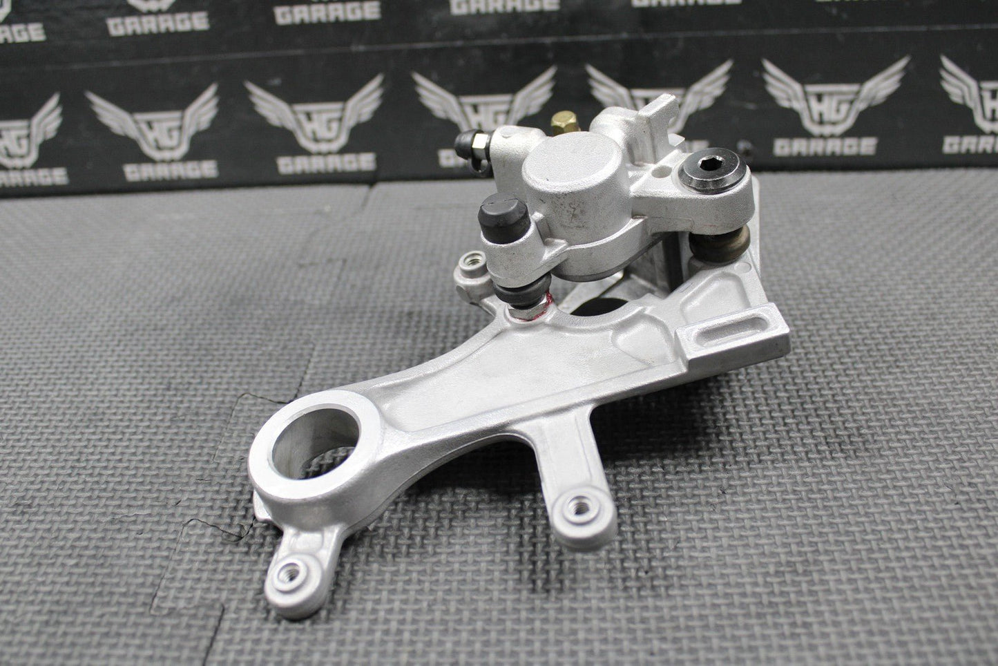 2013 HONDA CRF250R OEM NISSIN REAR BACK BRAKE CALIPER & BRACKET 43150 - KRN - 711 - hggarage