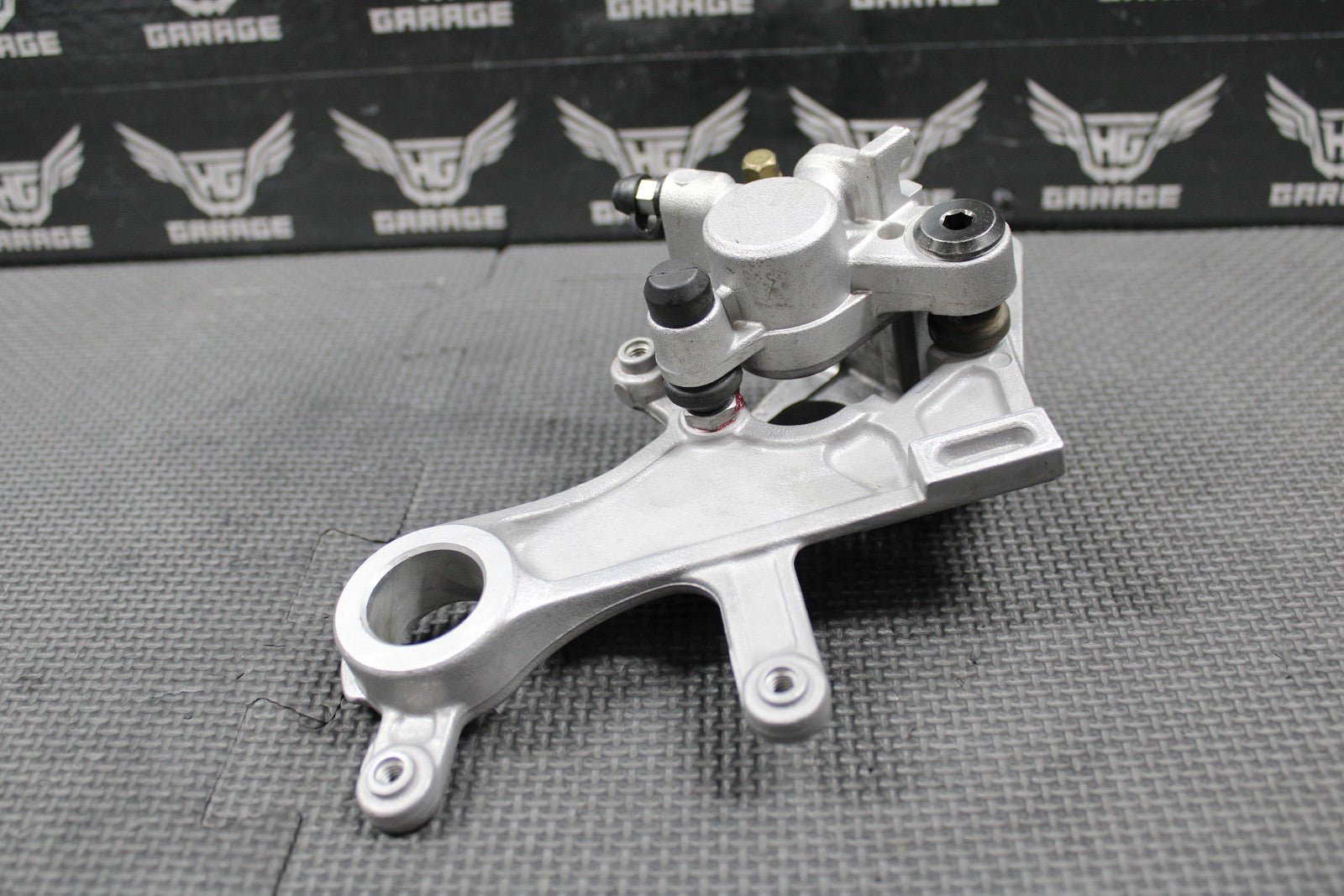 2013 HONDA CRF250R OEM NISSIN REAR BACK BRAKE CALIPER & BRACKET 43150 - KRN - 711 - hggarage