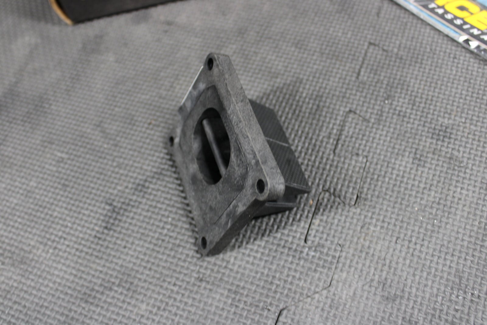 1999 SUZUKI RM125 VFORCE3 INTAKE REED BLOCK ASSEMBLY 13150 - 36E00 - hggarage