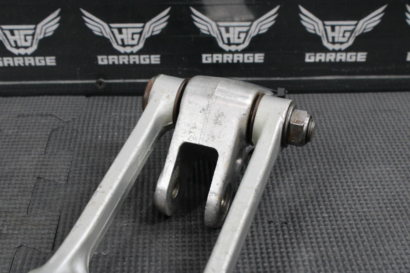 2002 YAMAHA YZ250 OEM REAR SHOCK LINKAGE LINKS RLEAY ARM ASSEMBLY - hggarage