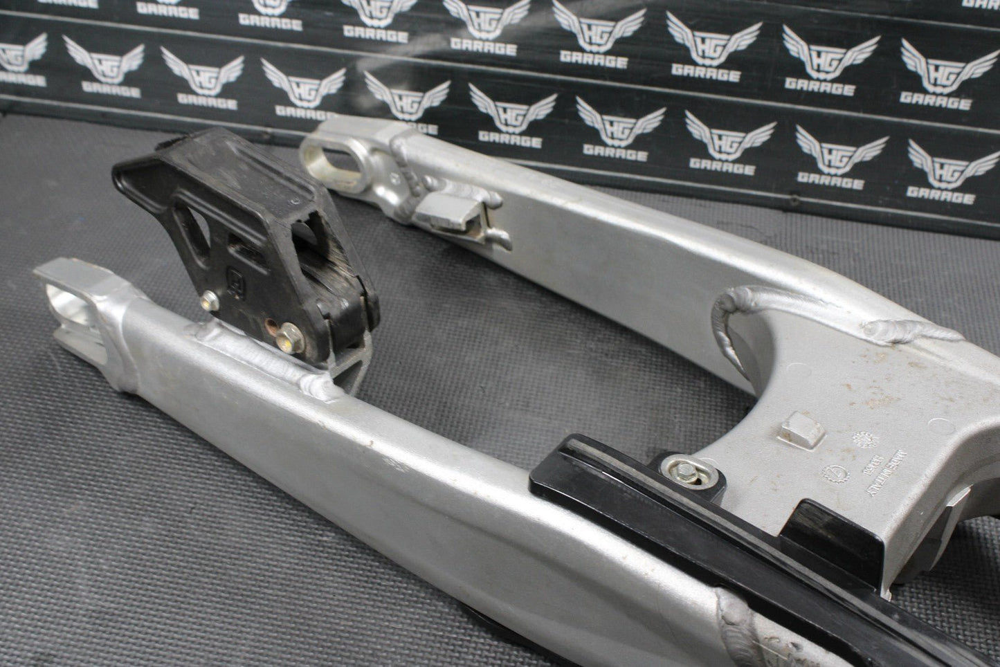 2013 HUSQVARNA TE511 OEM REAR SWINGARM SWING ARM SUSPENSION 8000H3158 READ DESC! - hggarage