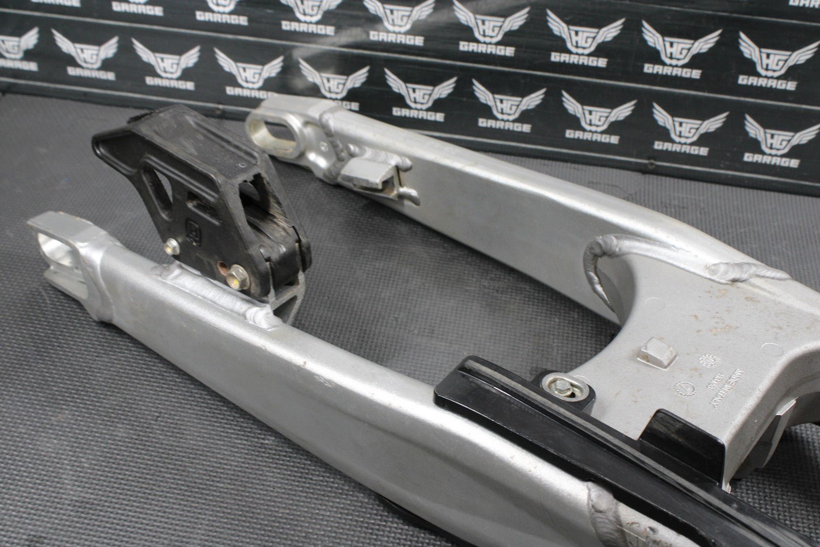 2013 HUSQVARNA TE511 OEM REAR SWINGARM SWING ARM SUSPENSION 8000H3158 READ DESC! - hggarage