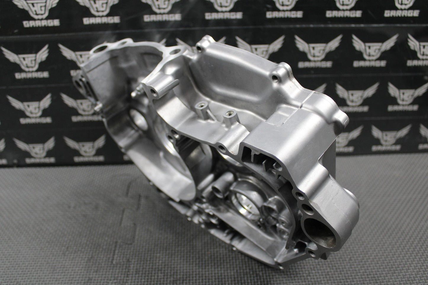 2022 KAWASAKI 19 - 22 KX450 KX450SR OEM RIGHT CRANKCASE CRANK CASE 14101 - 0018 GOOD - hggarage