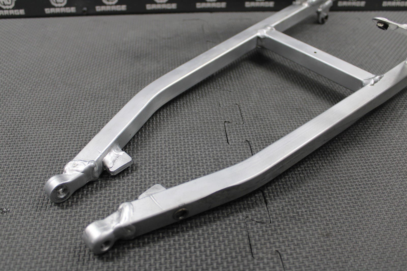 2000 2001 HONDA CR125R CR250R OEM REAR BACK SUB FRAME SUBFRAME 50200 - KZ3 - J30 - hggarage