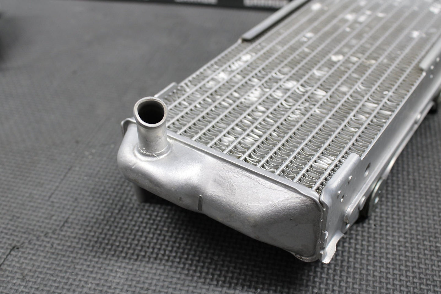 2000 2001 SUZUKI DRZ400 DRZ400E OEM LEFT RIGHT RADIATOR RADIATORS LOUVERS GOOD! - hggarage