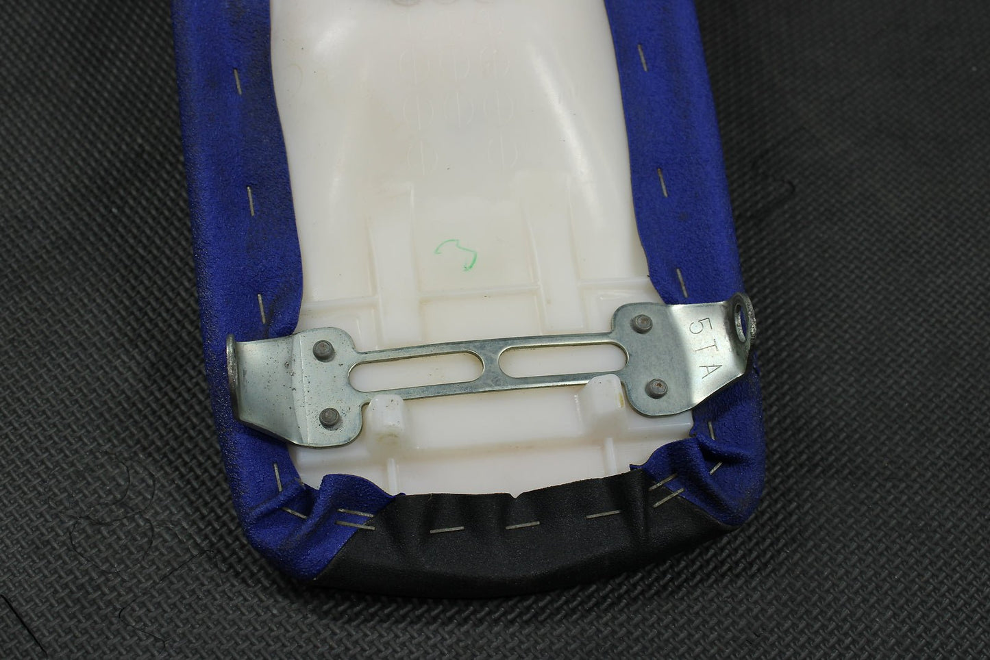 2004 Yamaha YZ250F YZ450F OEM Seat Saddle 5XD - 24710 - 00 - 00 - hggarage