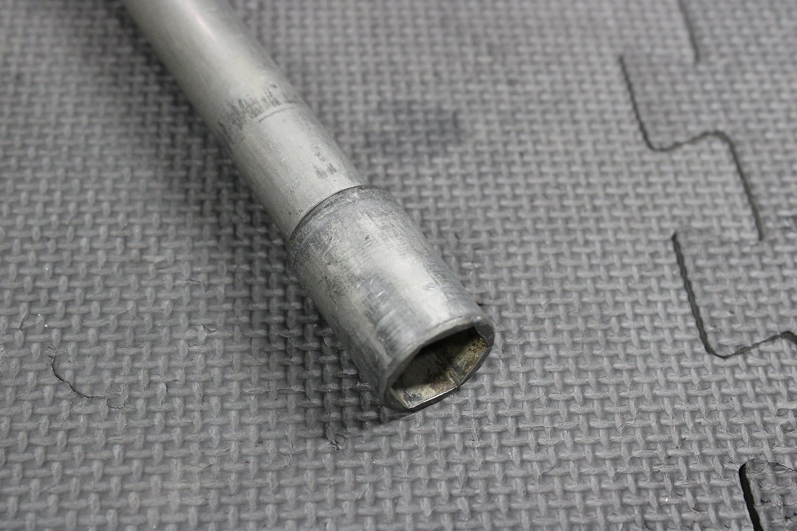 2009 Kawasaki KX250F OEM Front Wheel Rim Axle Pivot Bolt - hggarage