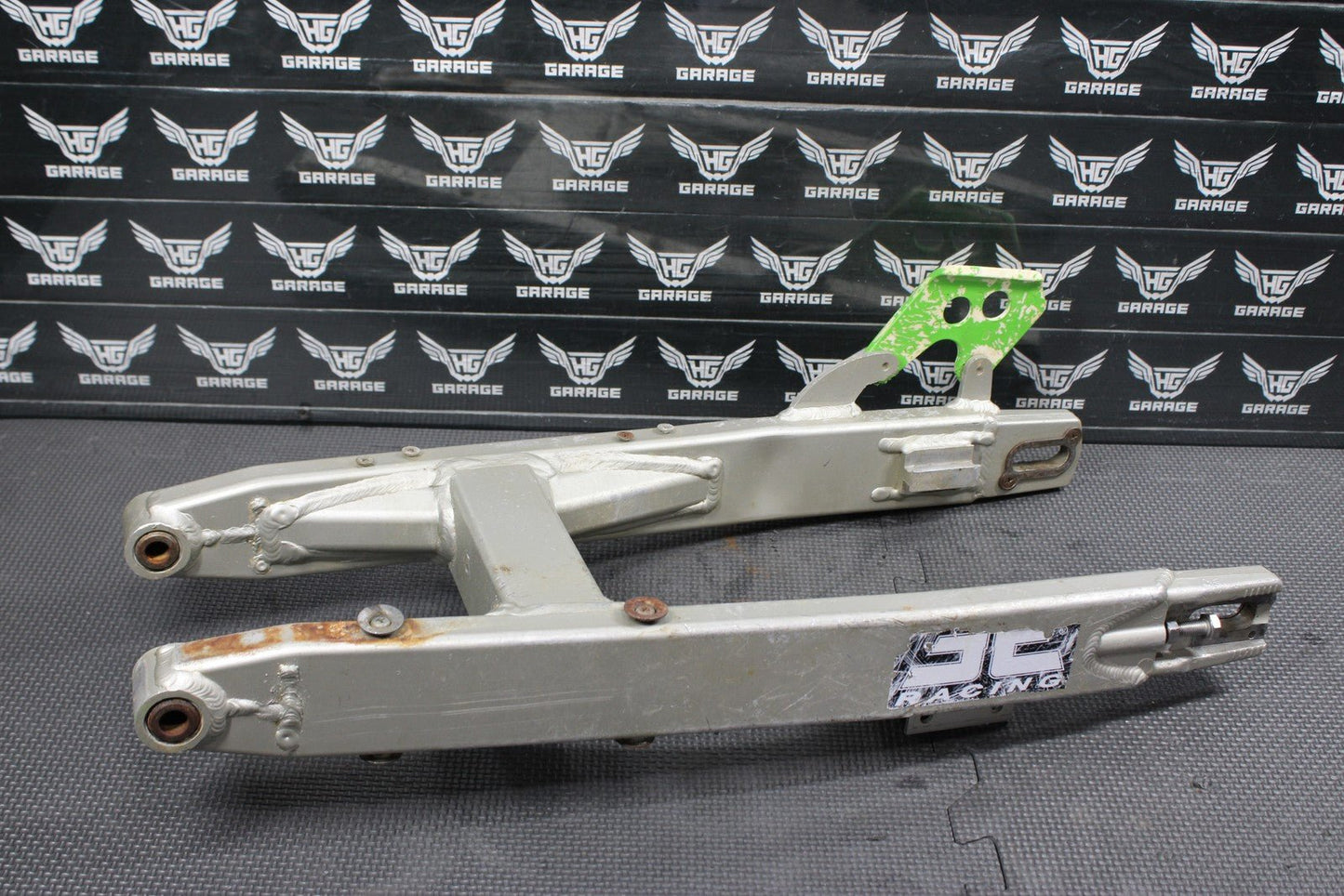 2001 KAWASAKI KX100 OEM SWINGARM SWING ARM SUSPENSION 33001 - 1543 - TX READ DESC! - hggarage
