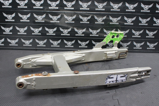 2001 KAWASAKI KX100 OEM SWINGARM SWING ARM SUSPENSION 33001 - 1543 - TX READ DESC! - hggarage