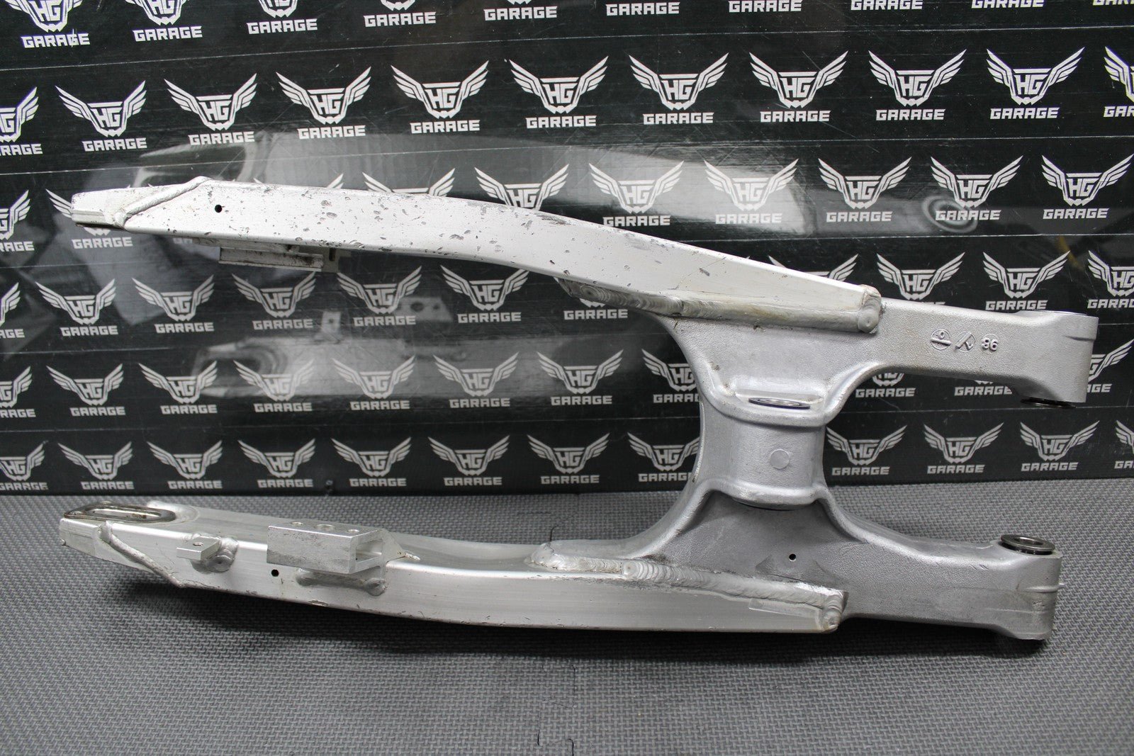 1999 SUZUKI RM125 RM250 OEM SWINGARM SWING ARM SUSPENSION 61000 - 37E10 NICE! - hggarage