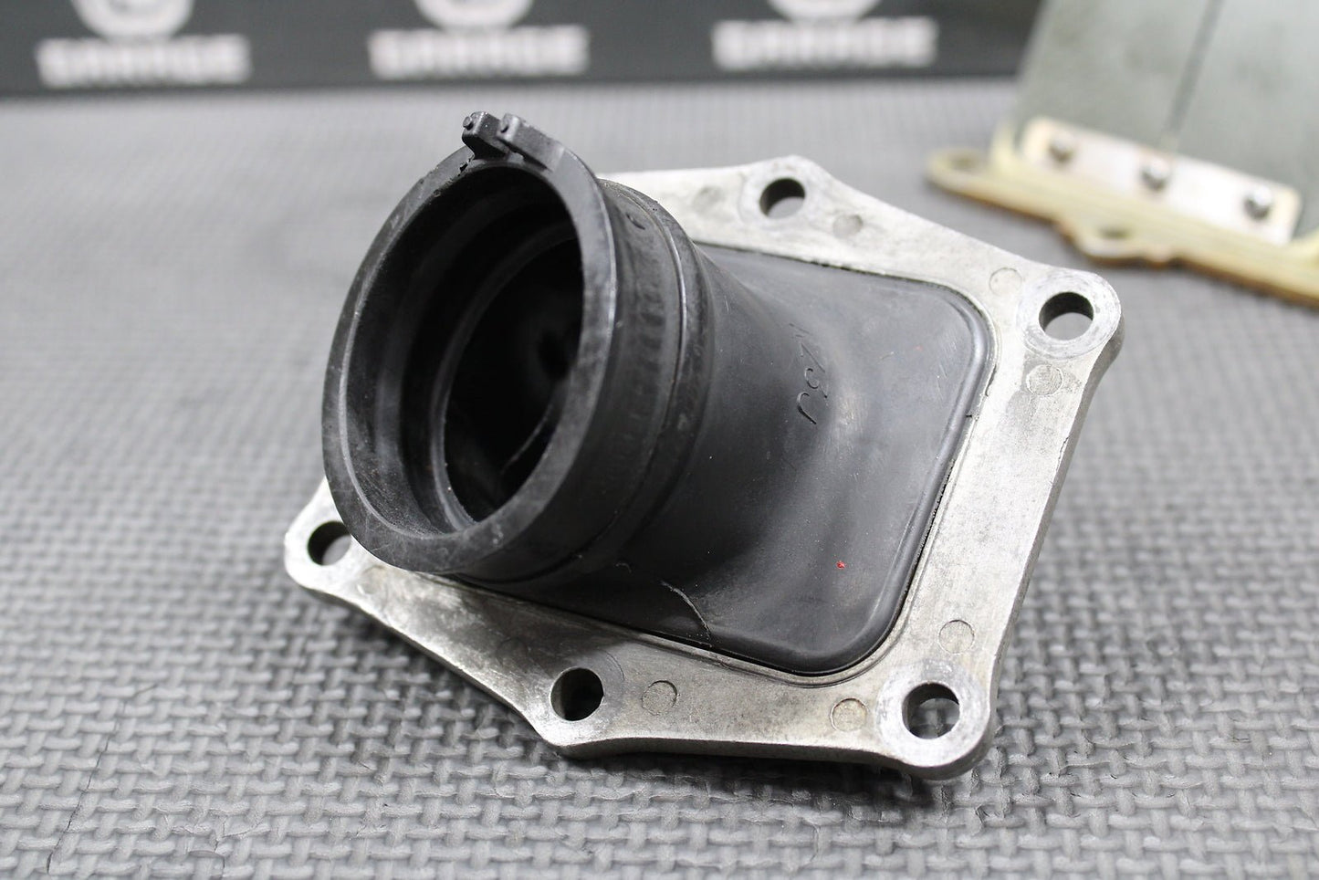 1995 1996 HONDA CR250R OEM INTAKE CARB BOOT INSULATOR REED BLOCK 16221 - KZ3 - B10 - hggarage
