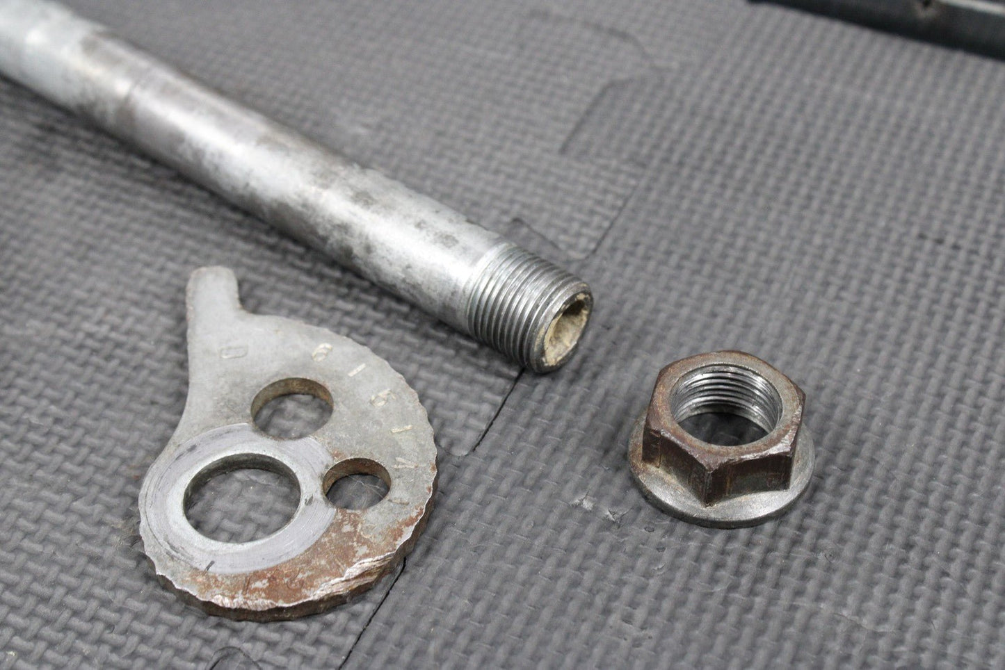 1986 86 - 88 KAWASAKI KDX200 REAR AXLE BACK WHEEL RIM PIVOT BOLT AXLE 41068 - 1211 - hggarage