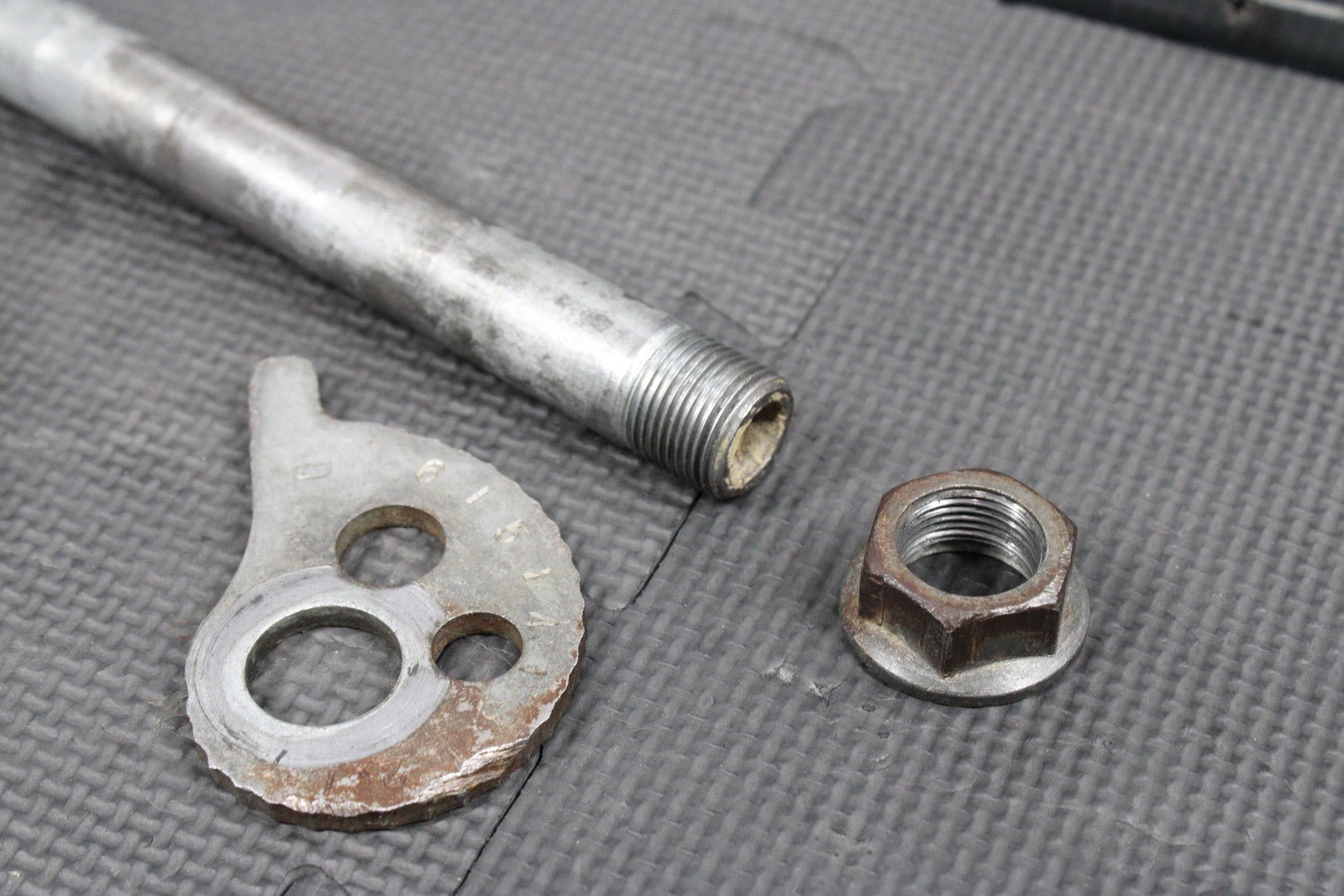 1986 86 - 88 KAWASAKI KDX200 REAR AXLE BACK WHEEL RIM PIVOT BOLT AXLE 41068 - 1211 - hggarage