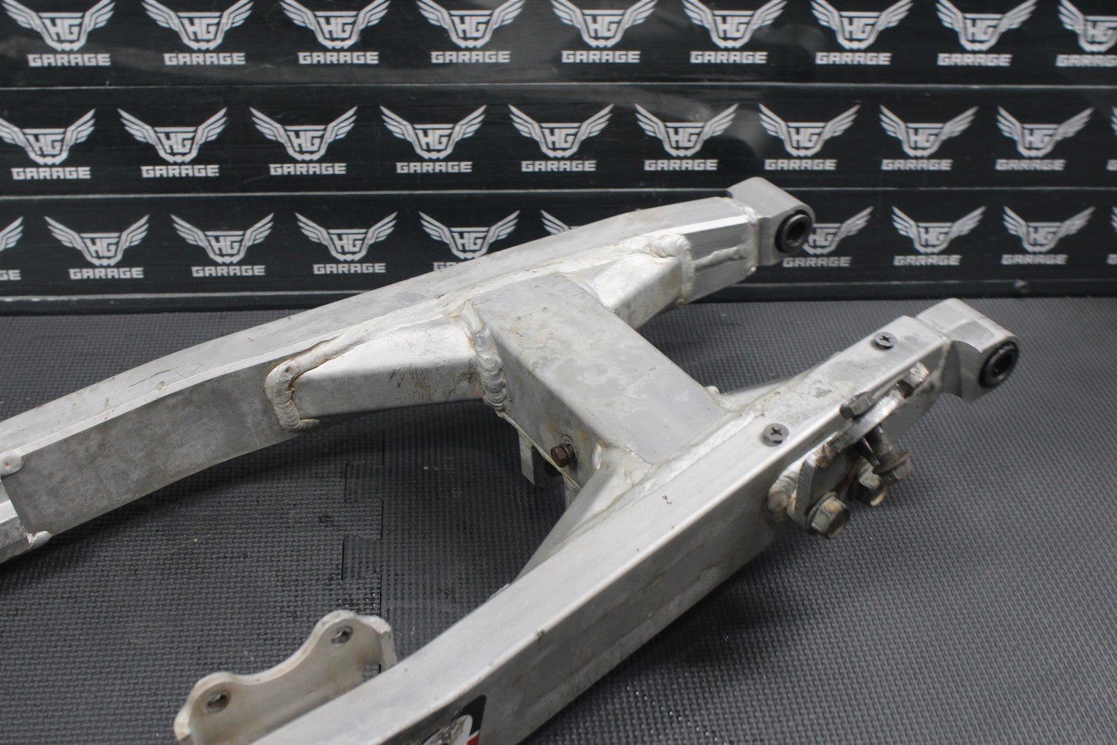 1986 KAWASAKI KDX200 OEM REAR SWINGARM SWING ARM SUSPENSION 33001 - 1259 - hggarage