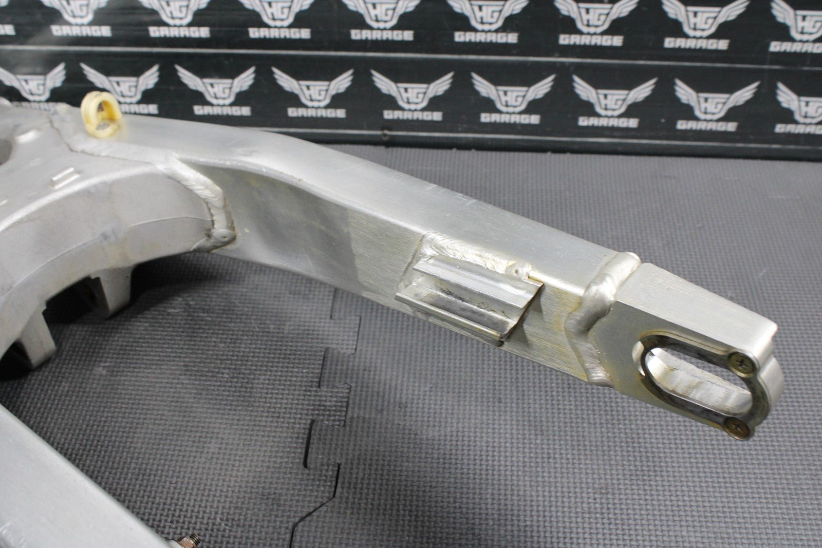 2006 HONDA CRF250R OEM SWINGARM SWING ARM SUSPENSION 52200 - KRN - 840 - hggarage