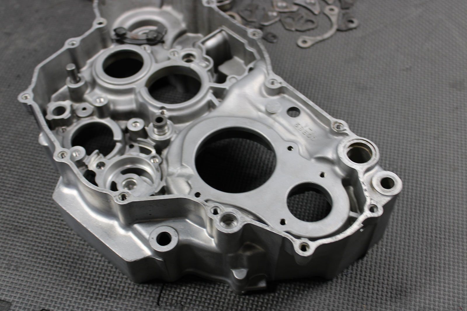 1998 YAMAHA YZ400F OEM LEFT RIGHT ENGINE MOTOR CRANKCASE CRANK CASE BLOCK - hggarage