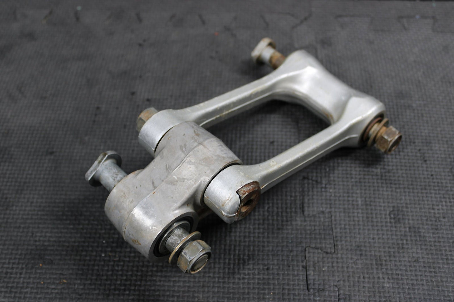 2009 YAMAHA YZ250F YZ450F OEM REAR SHOCK LINKAGE LINKS 17D - 2217A - 00 - 00 - hggarage