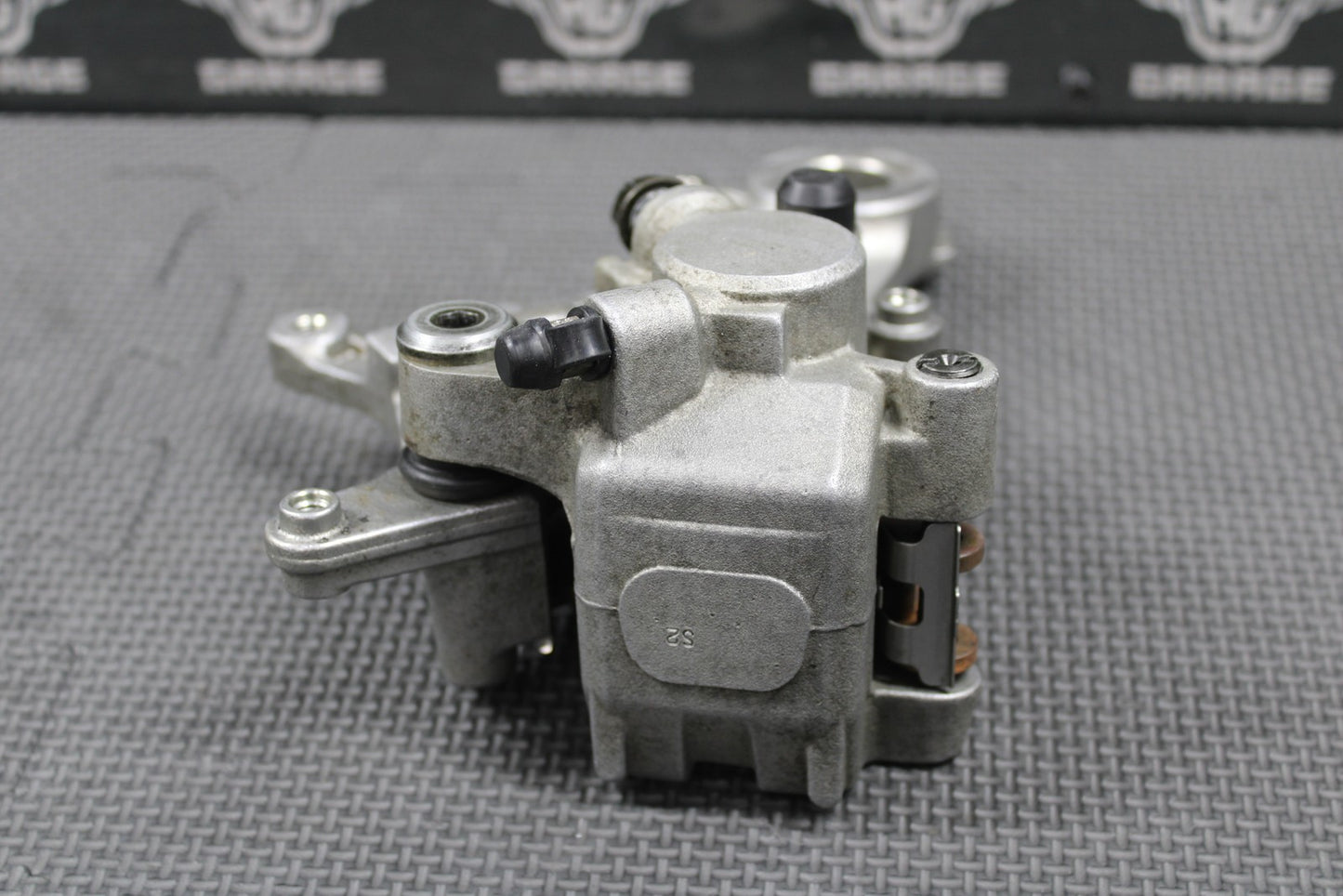 1997 HONDA 97 - 99 CR250R OEM NISSIN REAR BACK BRAKE CALIPER 43150 - KZ3 - B01 NICE! - hggarage