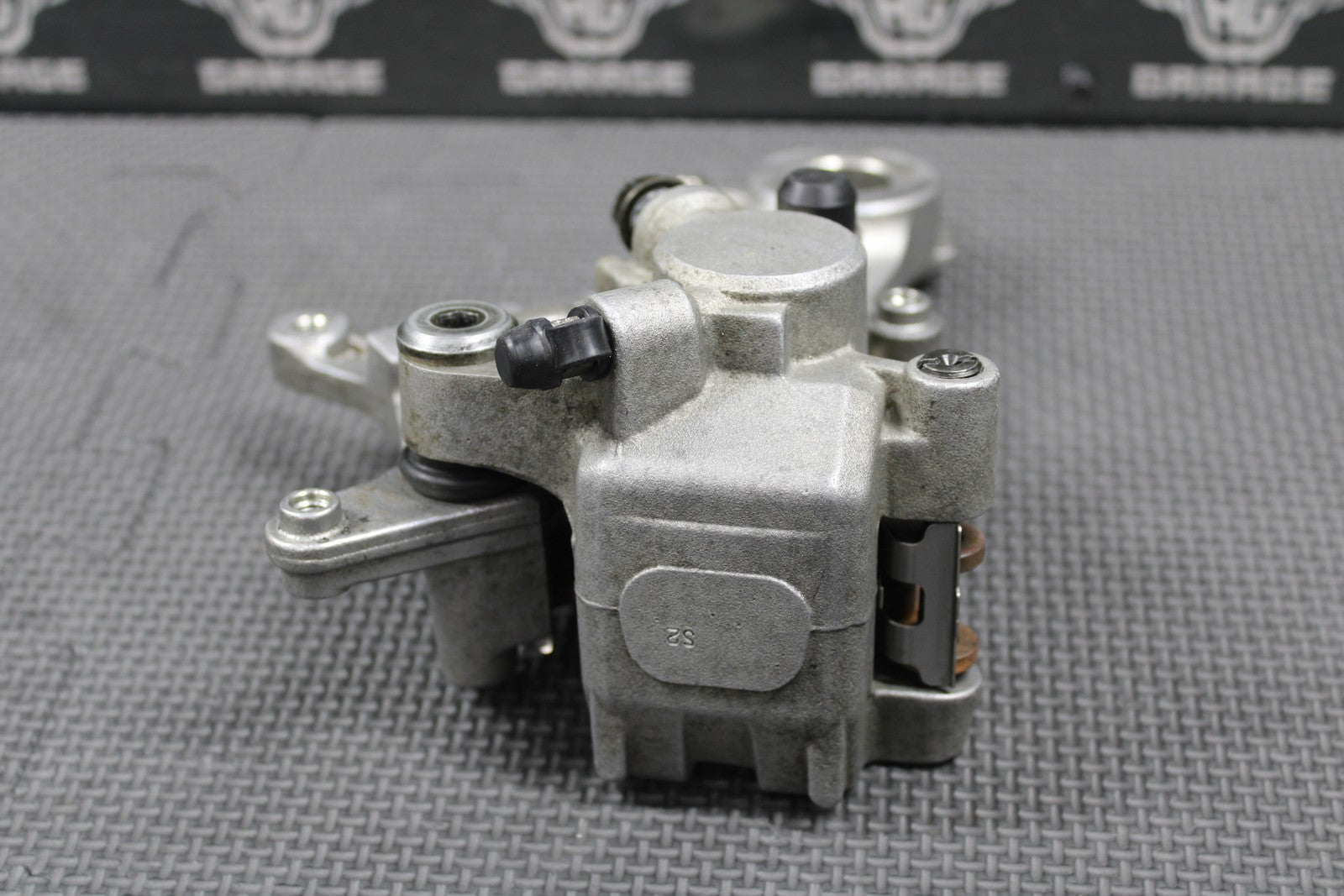 1997 HONDA 97 - 99 CR250R OEM NISSIN REAR BACK BRAKE CALIPER 43150 - KZ3 - B01 NICE! - hggarage