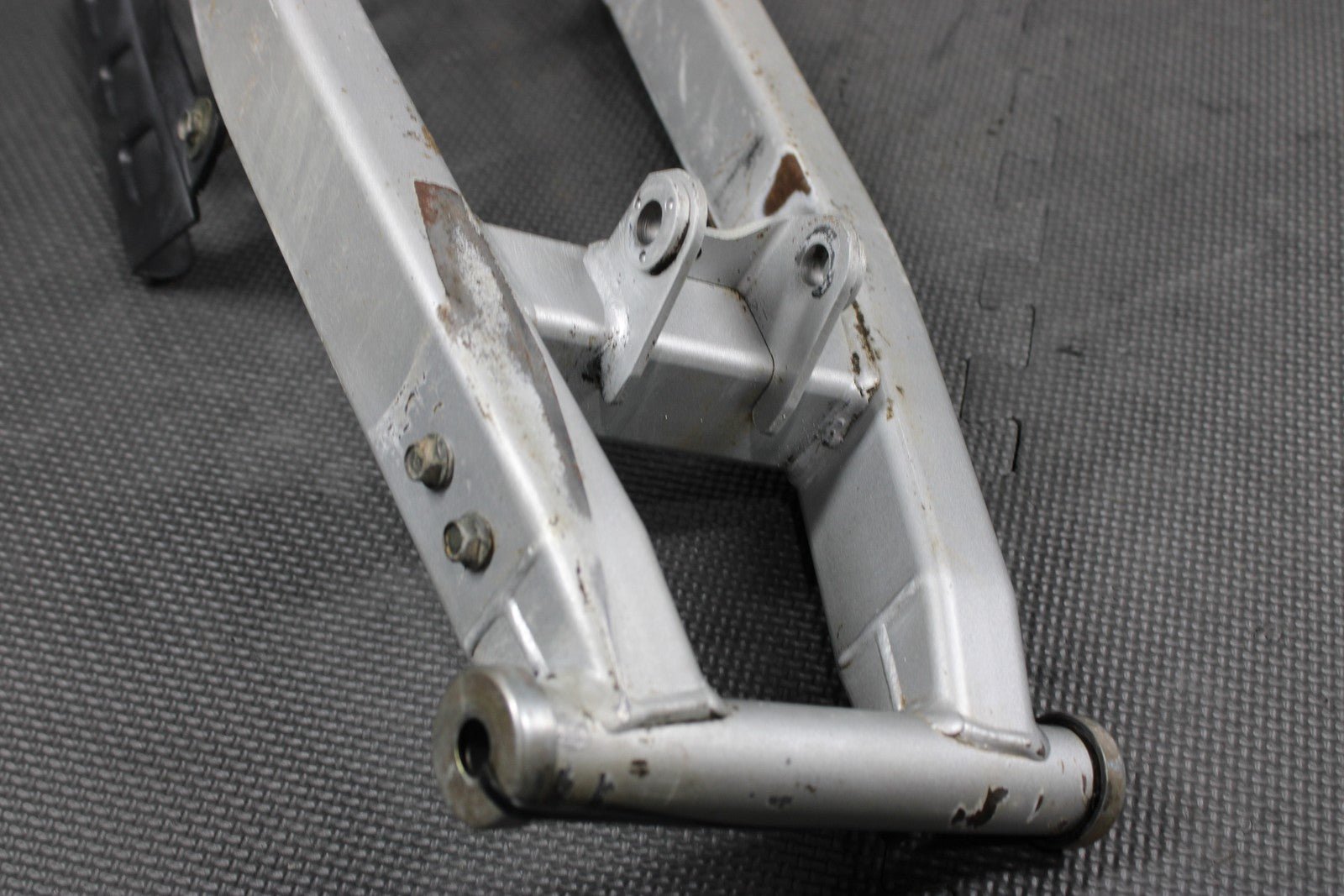 2000 YAMAHA 00 - 04 TTR125L OEM BIGWHEEL SWINGARM SWING ARM SUSPENSION - hggarage