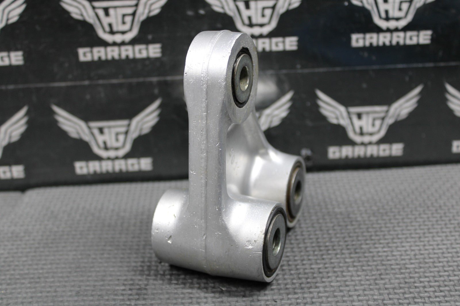 2001 HONDA CR125R OEM REAR SHOCK SWINGARM LINKAGE CUSHION ARM 52465 - KZ4 - J30 - hggarage