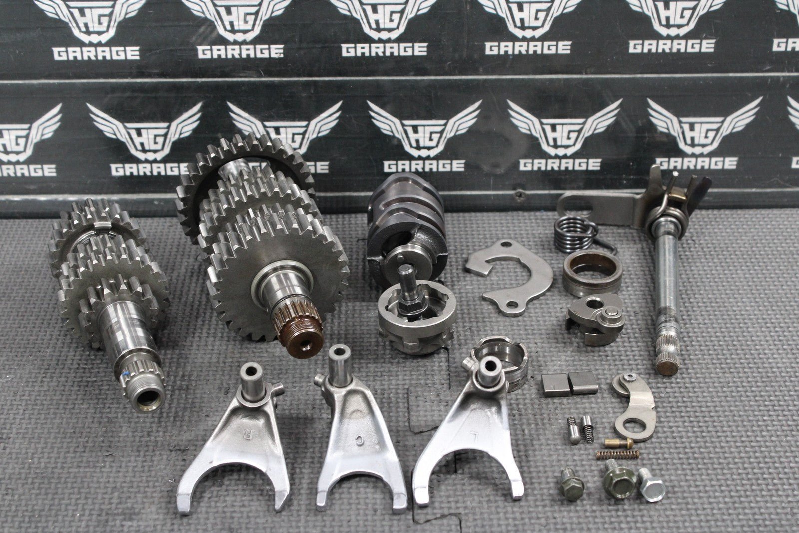 2006 YAMAHA YZ250F OEM ENGINE TRANSMISSION TRANNY GEAR BOX SHIFT SHAFT GEARS - hggarage