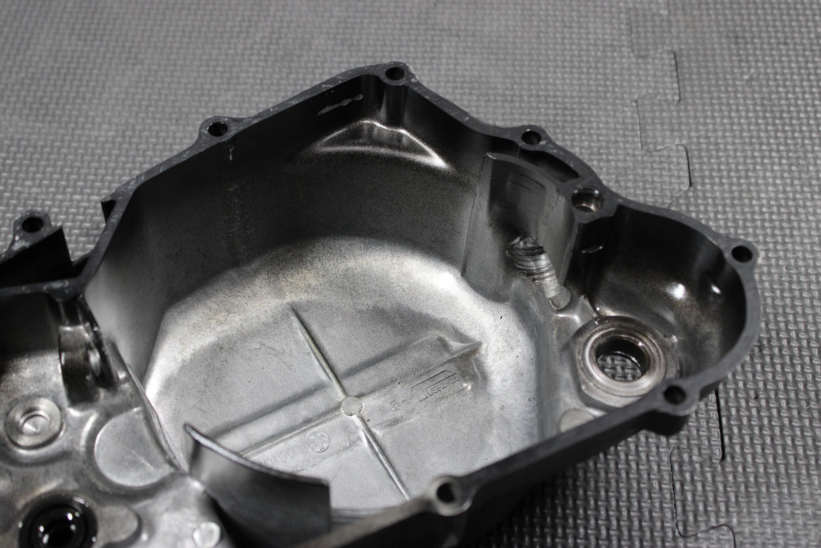 1997 YAMAHA RT100 OEM ENGINE MOTOR RIGHT SIDE CLUTCH COVER COVER401 - 15431 - 00 - 00 - hggarage
