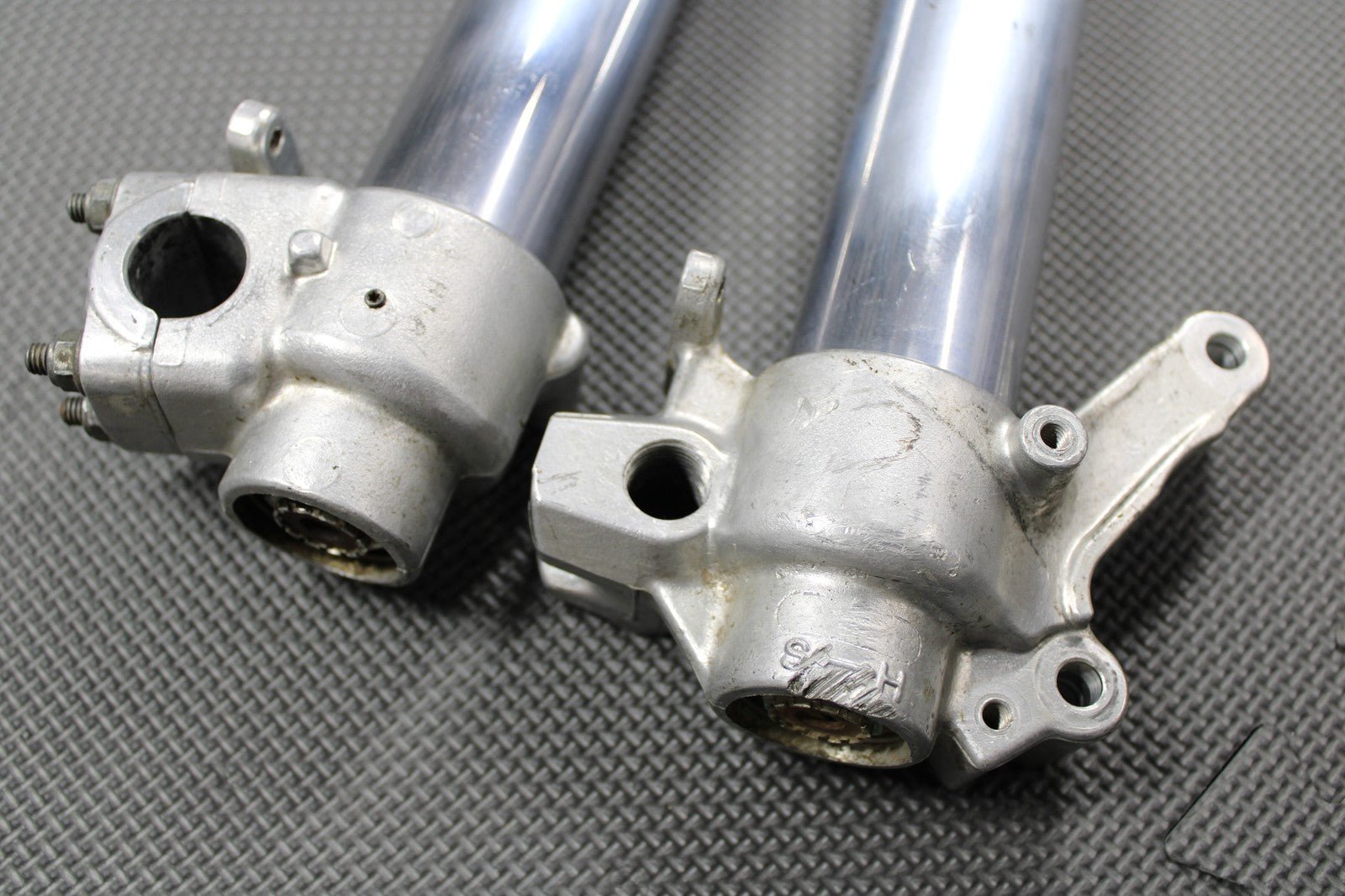 1995 SUZUKI 93 - 95 RMX250 OEM RIGHT LEFT FRONT SUSPENSION FORKS SHOCKS 51190 - 29E2 - hggarage