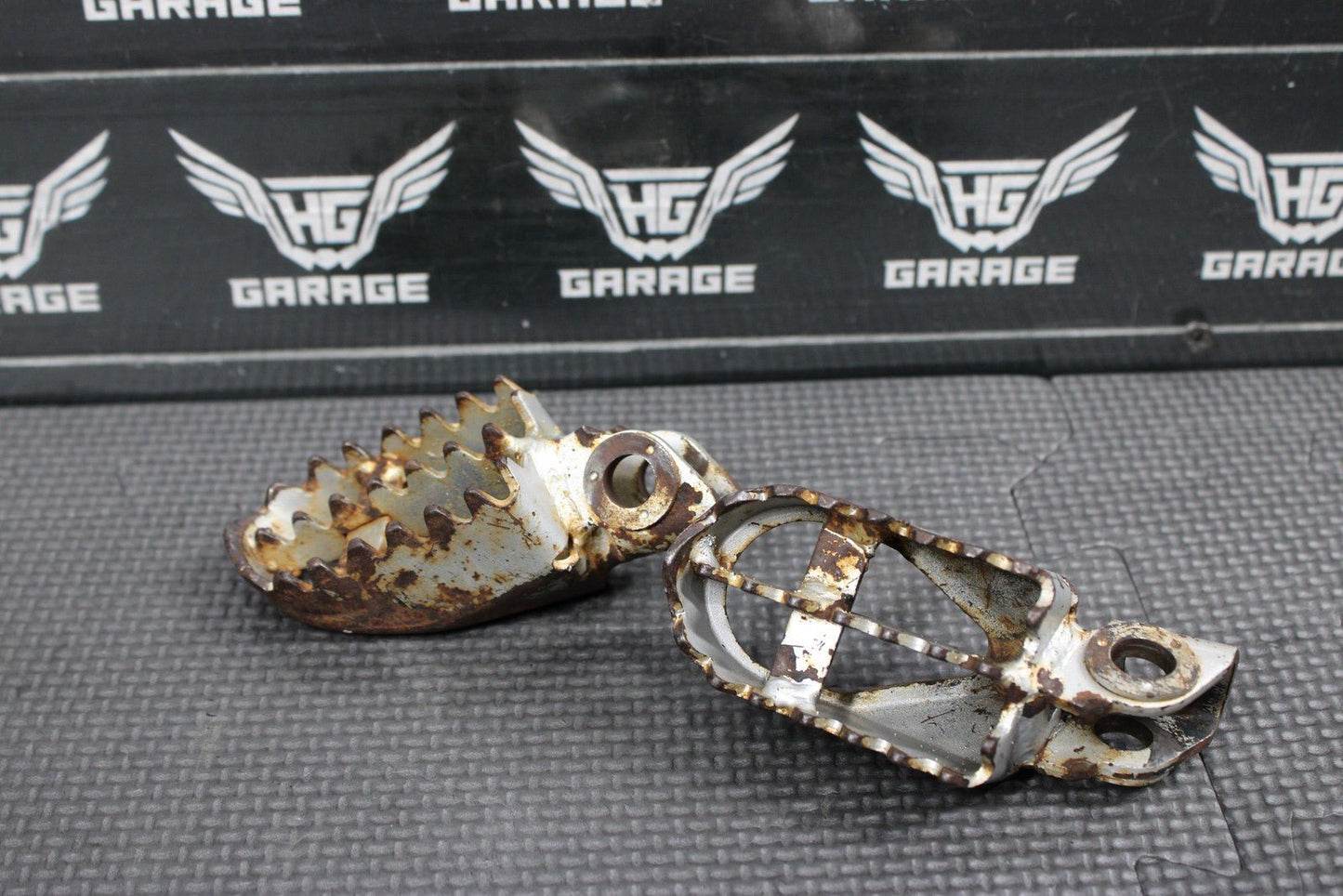 2003 KAWASAKI KX65 OEM FOOT PEGS PEDALS FRAME STAND FOOTPEG PEDAL00 - hggarage