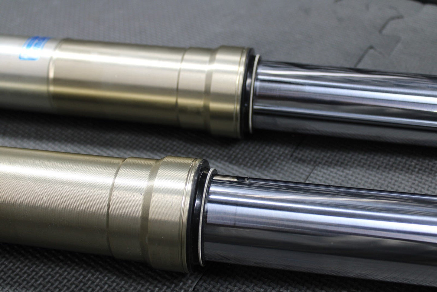 2003 KAWASAKI KLX400SR OEM SHOWA RIGHT LEFT FRONT SUSPENSION FORKS SHOCKS GOOD! - hggarage
