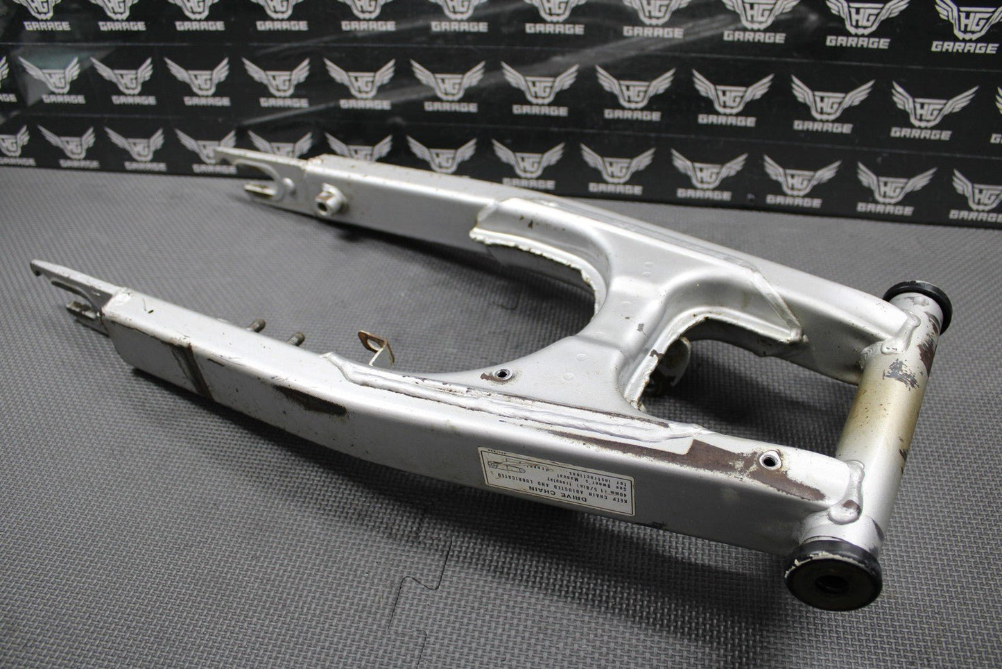 1999 HONDA XR200R 91 - 99 OEM SWINGARM SWING ARM REAR SUSPENSION 52100 - KT0 - 870 - hggarage