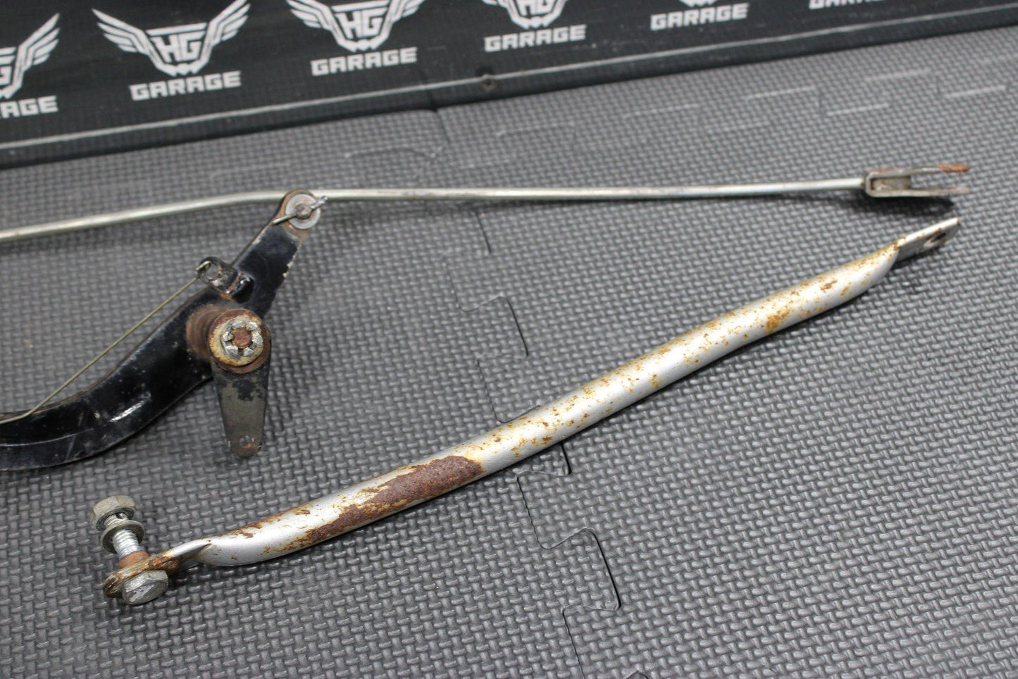 2005 SUZUKI DR200SE OEM RIGHT REARSET BRAKE FOOT PEDAL BRAKE ROD ARM 43120 - 44A12 - hggarage
